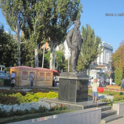Набережная в день города - около памятника Шолохову